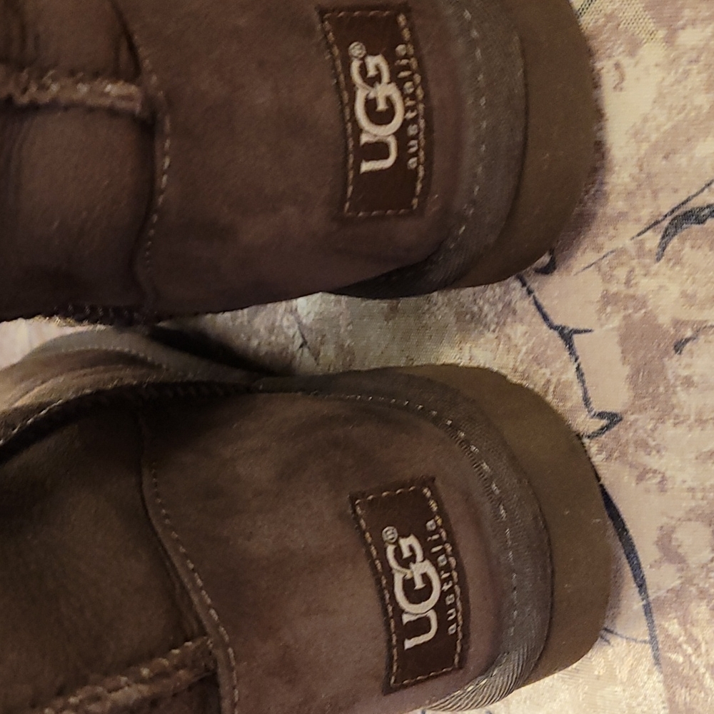 Ugg Bailey Button Triplet II BOOT in dark brown. Size 5 - Picture 13 of 13